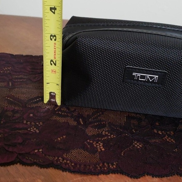 Tumi Amenity Kit Delta One Business Class - Picture 7 of 7